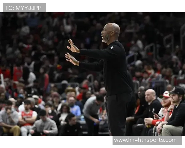 比卢普斯呼吁球队共同分担战术压力让瀚森更轻松应对比赛挑战